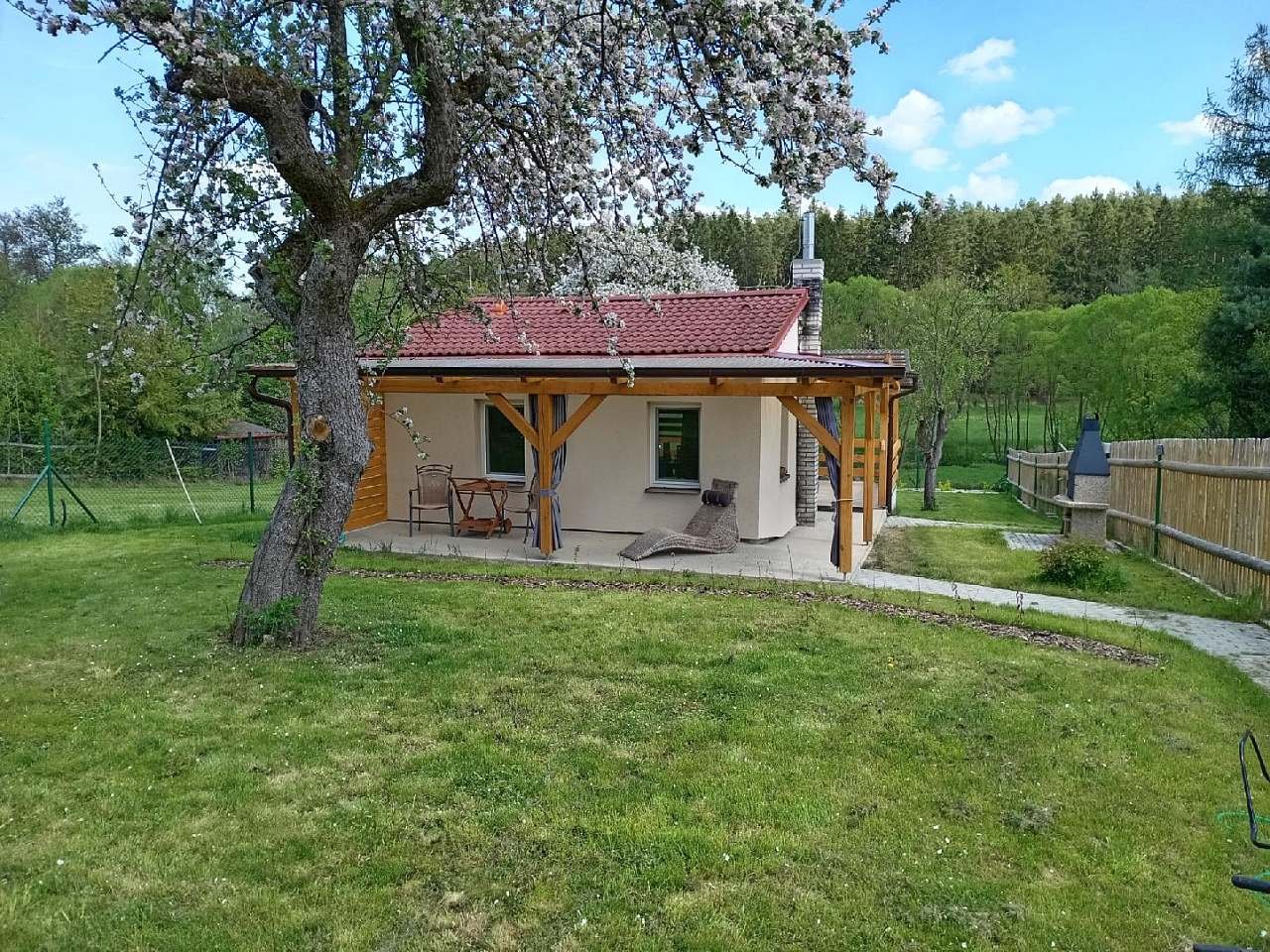 příchod od přístřešku na vůz