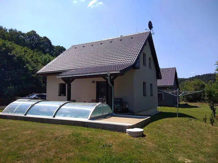 Příjemný dům s bazénem Kunratice u Cvikova
