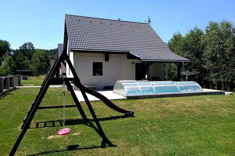 Příjemný dům s bazénem pronájem Kunratice u Cvikova