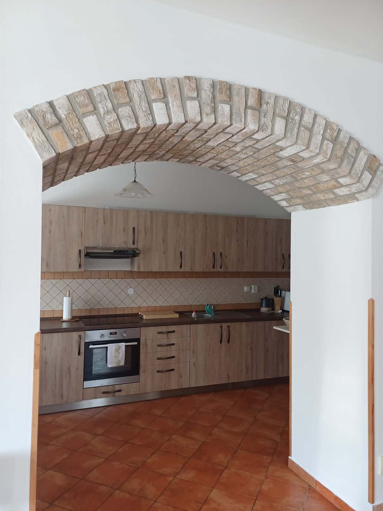 Průchod z obývacího pokoje do kuchyně