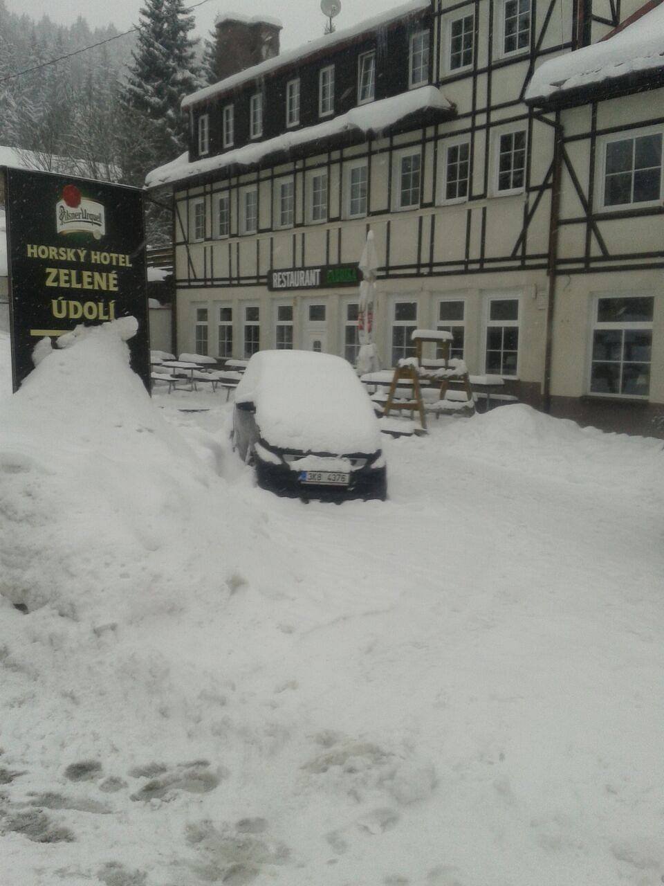 restaurace Fabrika se samoobsluhou ca.450m