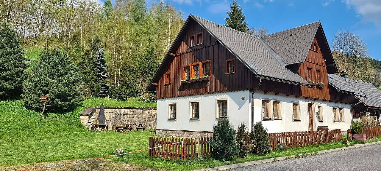 Rodinný apartmán U Matěje v Horním Maršově, je vybaven kuchyní.