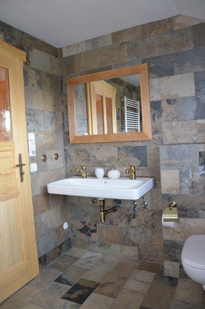 ROUBENKA čp 145: koupelna v podkroví s luxusní hydromasážní vanou