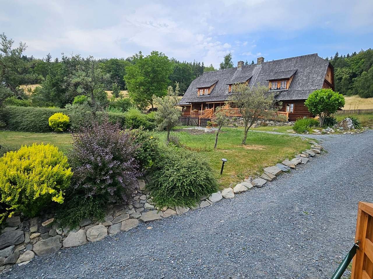 Roubenka pod lesem