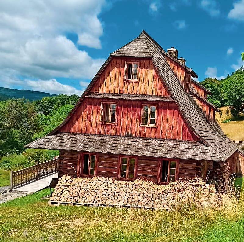Roubenka pod lesem