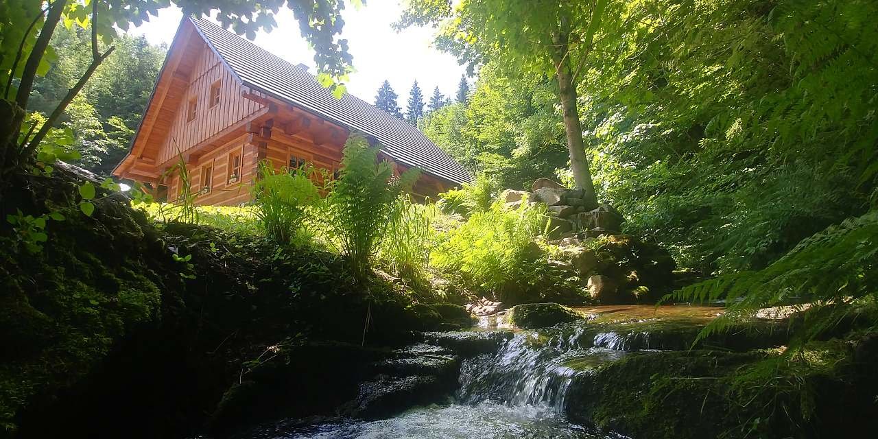Roubenka u potoka Bartošovice