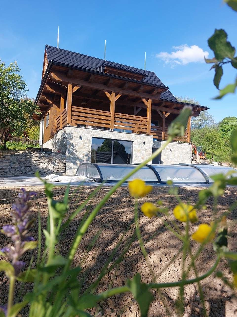 Roubenka Vlčice s krytým bazénem