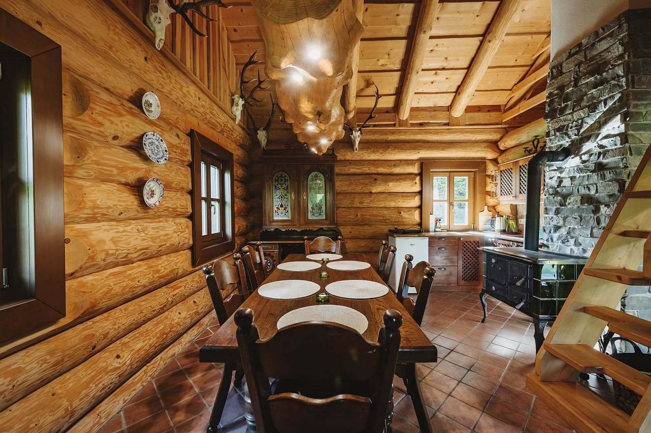 Rybářský srub - jídelna s kuchyní