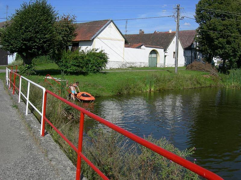 rybník před chalupou