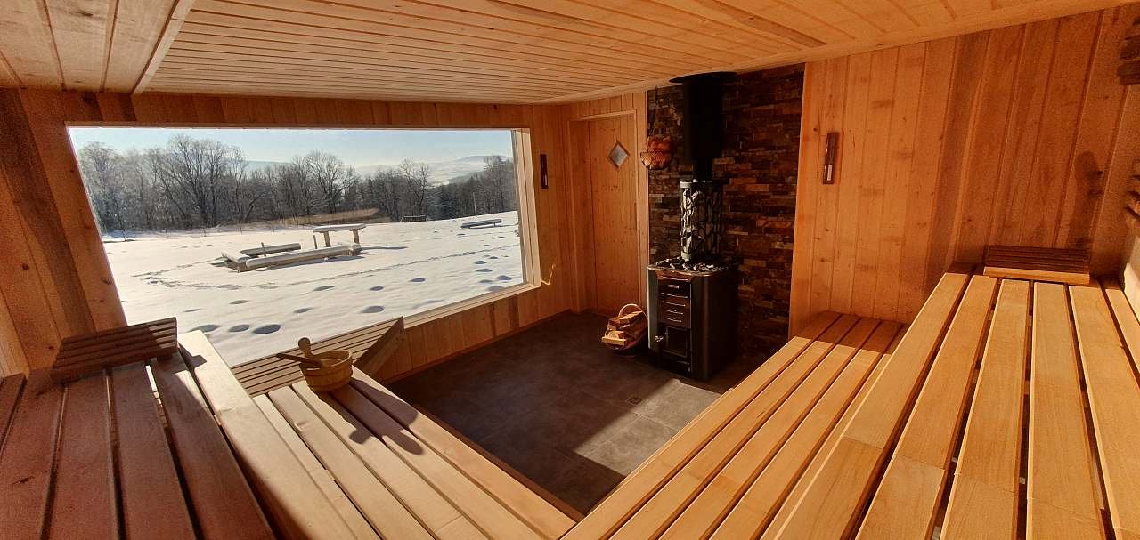 Sauna na dřevo s výhledem na okolní hory