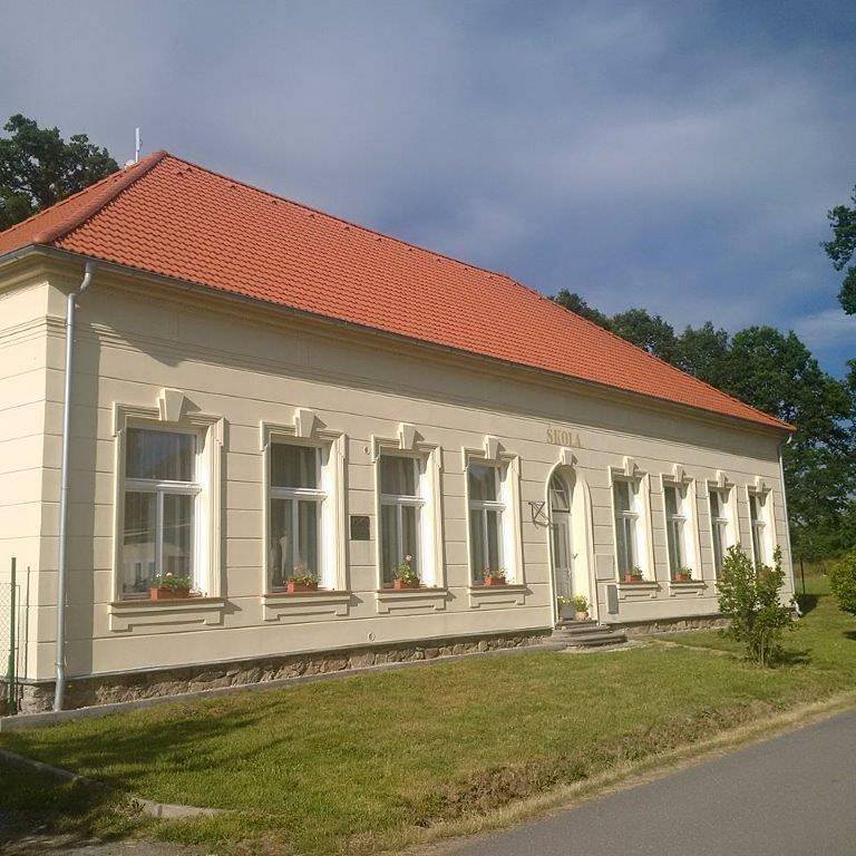 Škola Řevnov