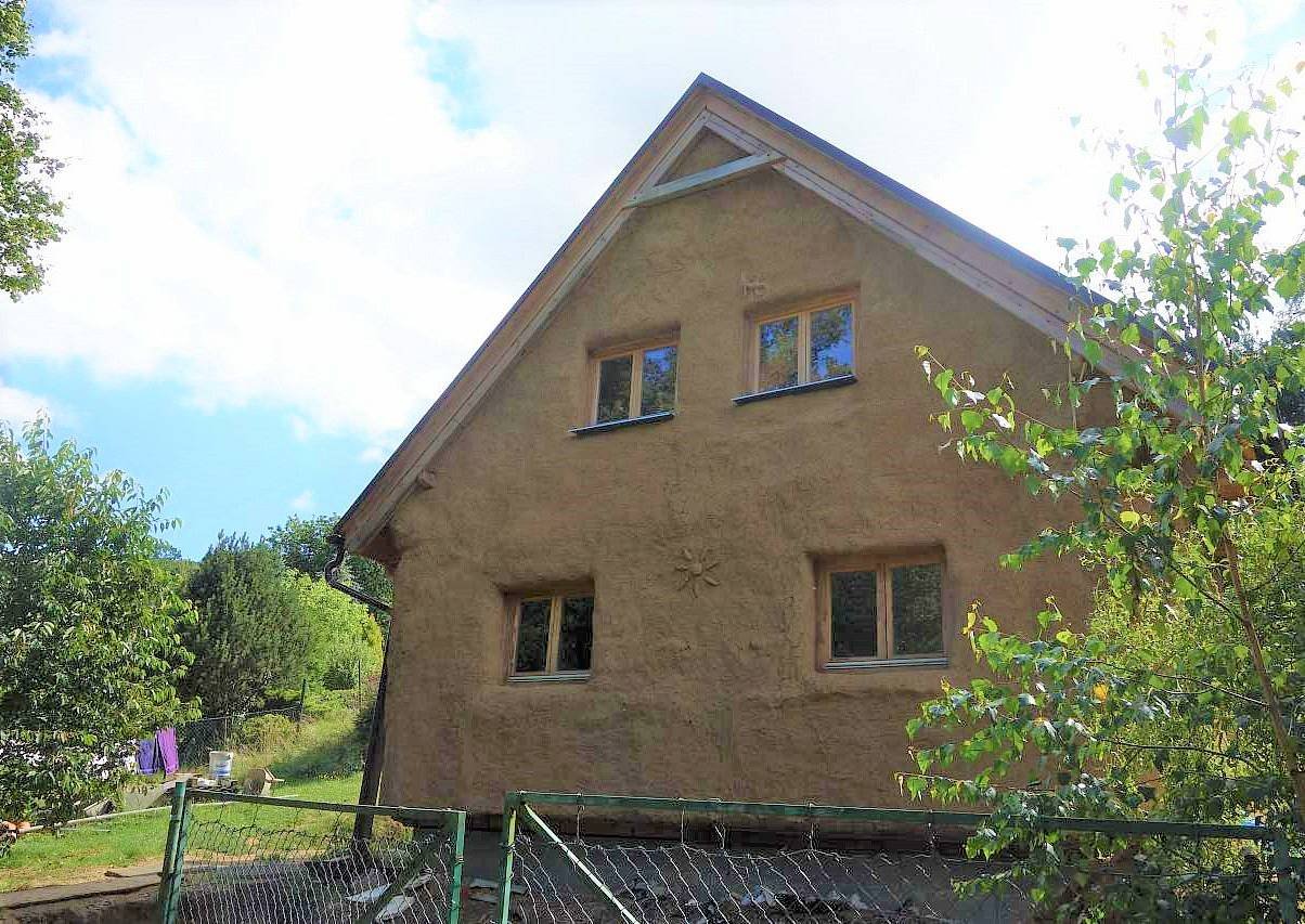 Slaměný dům Hrdlořezy