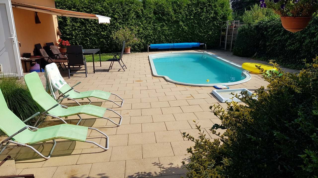 Solárně vyhřívaný bazén
