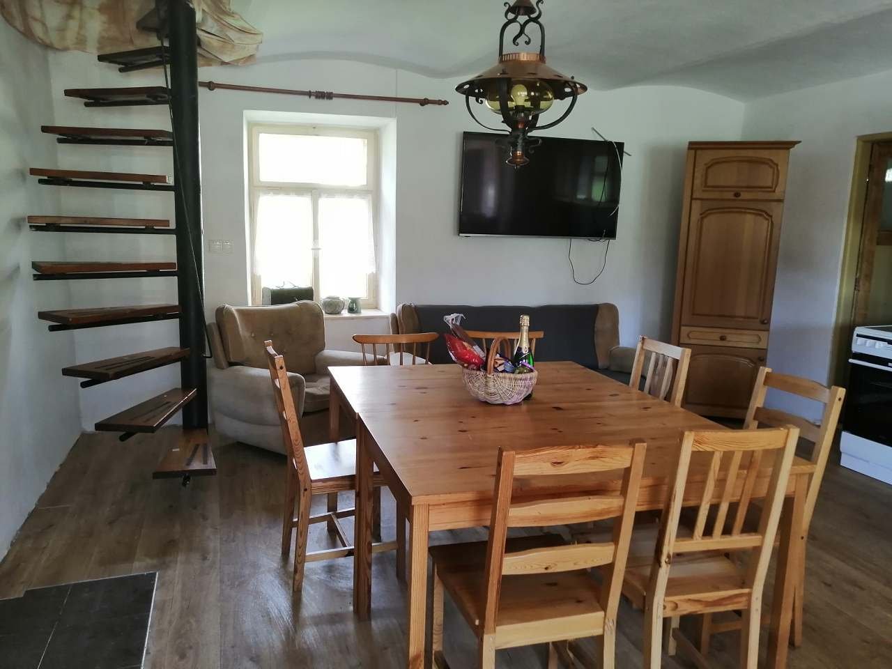 Spoečenská místnost s kuchyní