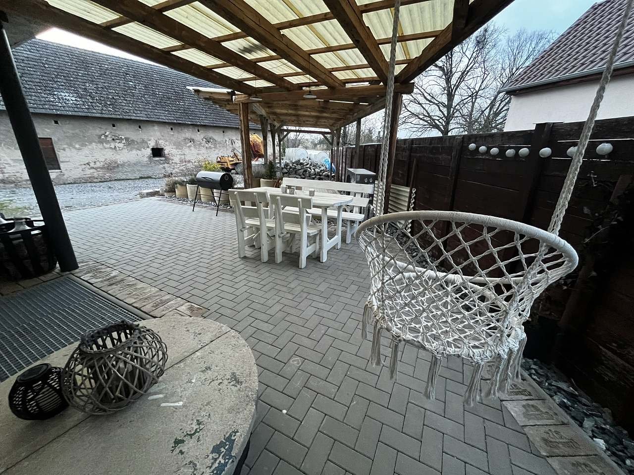 společná krytá terasa