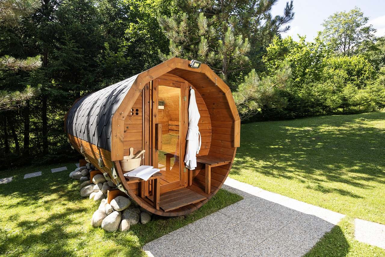 Sudová elektrická sauna pre 8 osôb na dvore pre chaty Marína a Matej - ubytovanie Veľký Bysterec