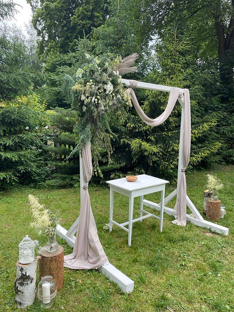 svatební obřad zahrada