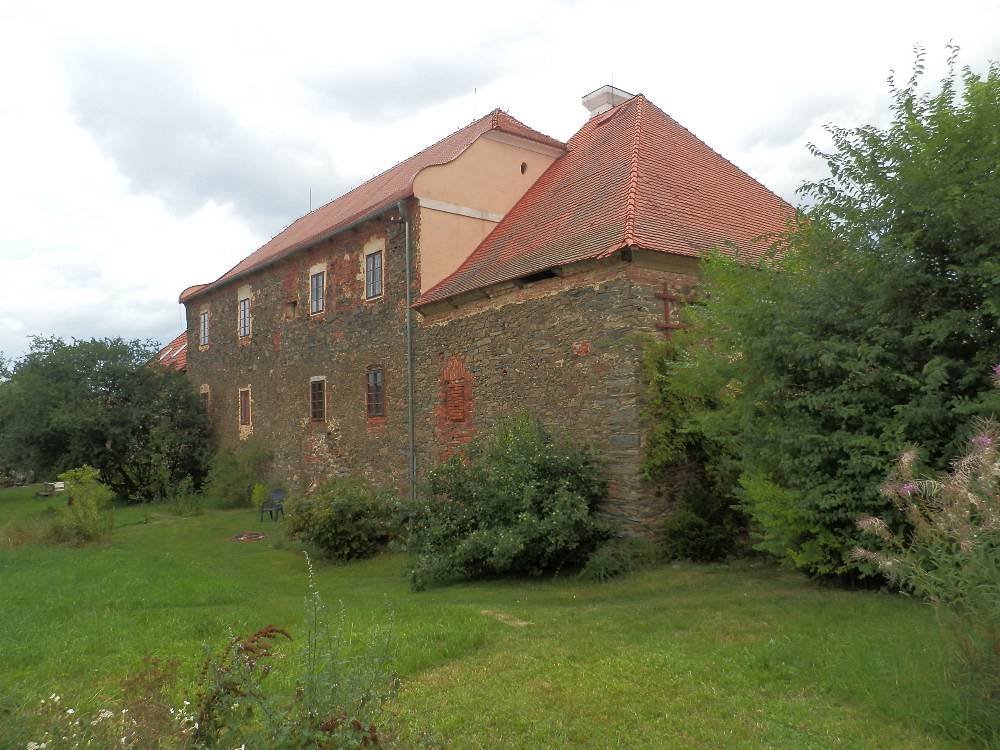 Tvrz Svinná - západ