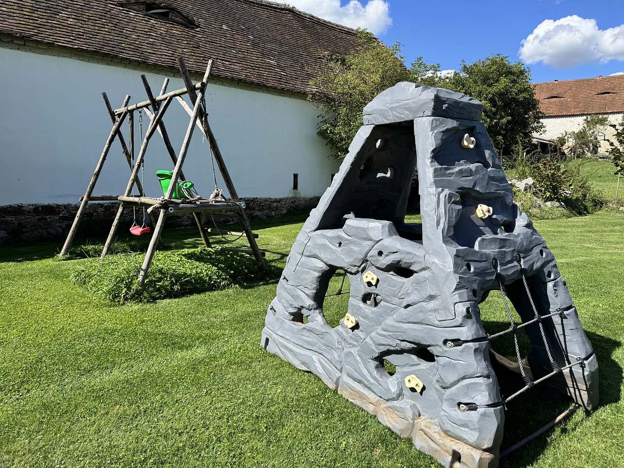 umělá lezecká skála na zahradě