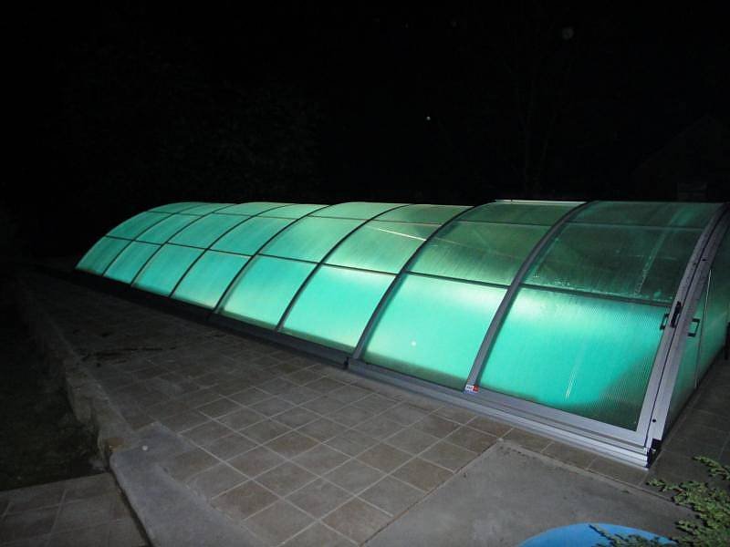 Večerní osvětlení bazénu