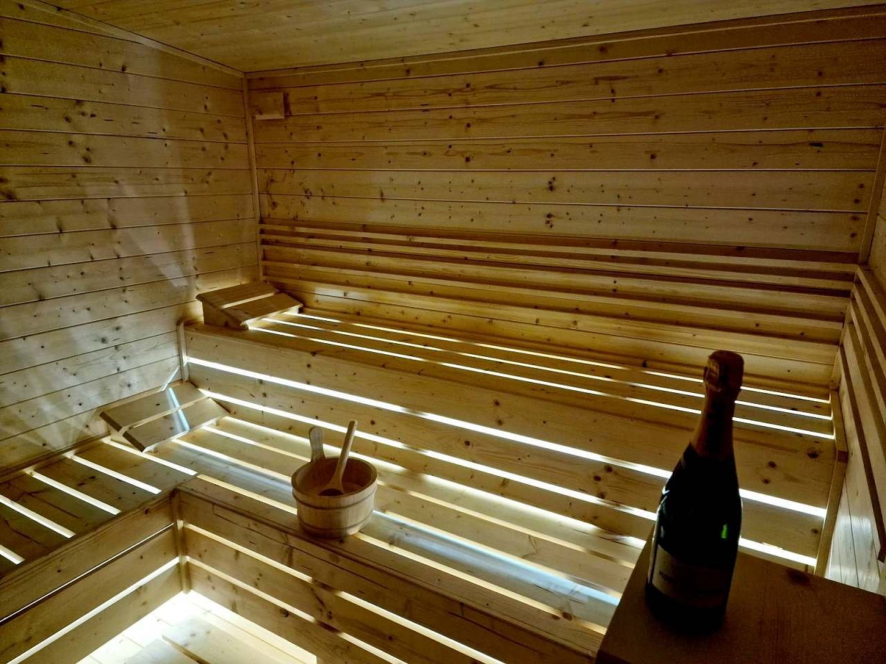 Venkovní finská sauna pro 4 až 6 osob
