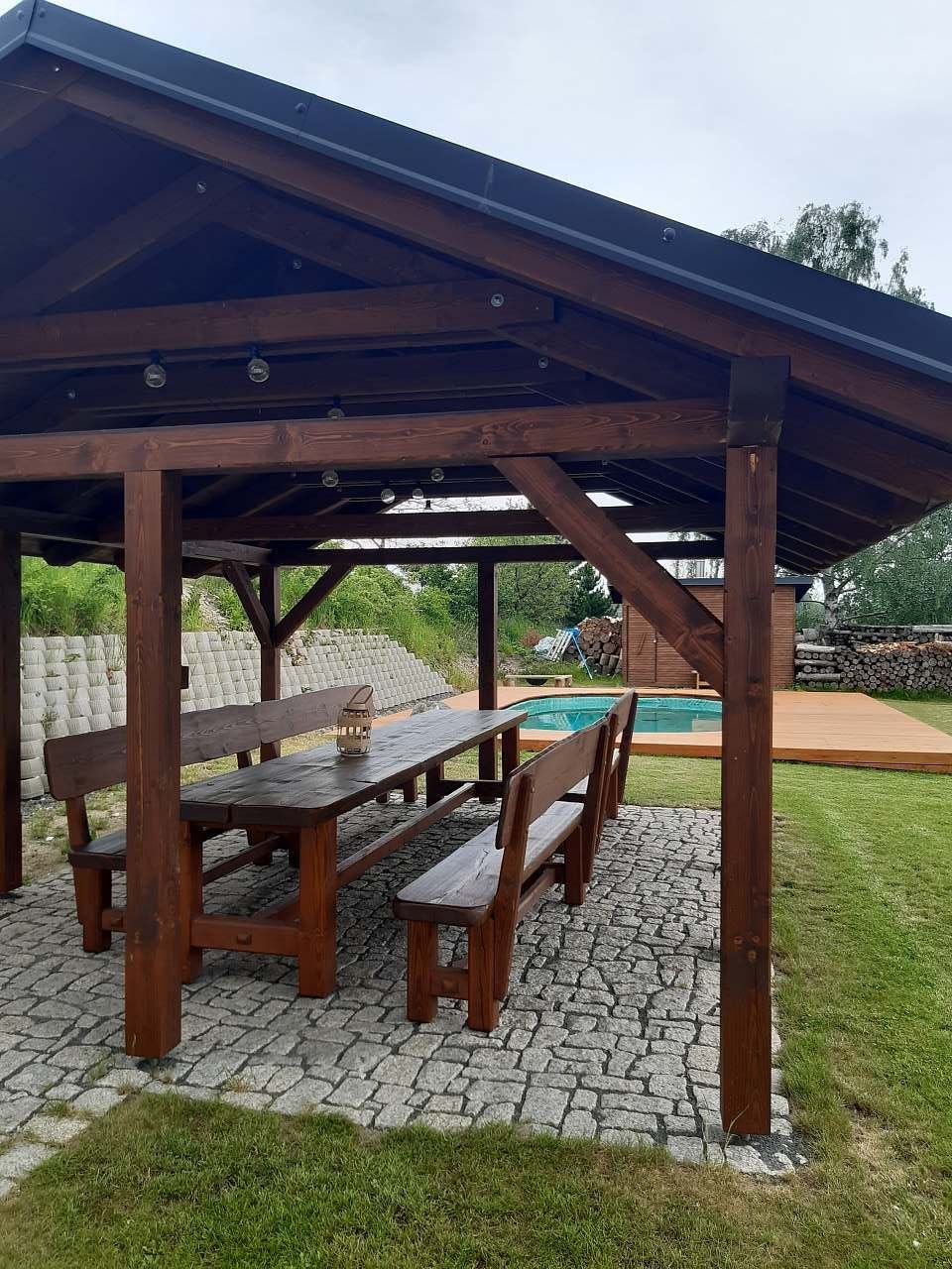 Venkovní pergola s posezením