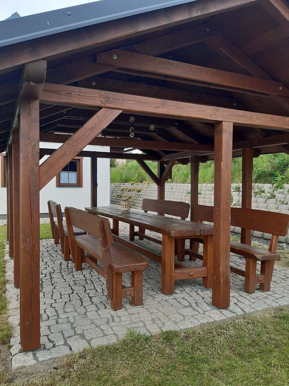 Venkovní pergola s posezením