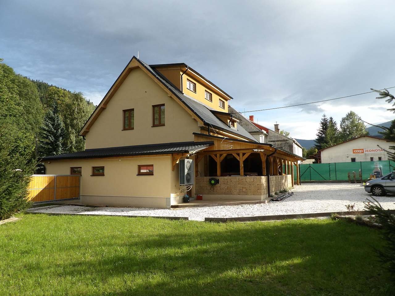 venkovní pohled na chalupu