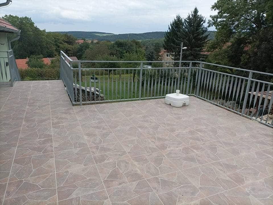 Venkovní terasa s možností posezení pod hvězdami
