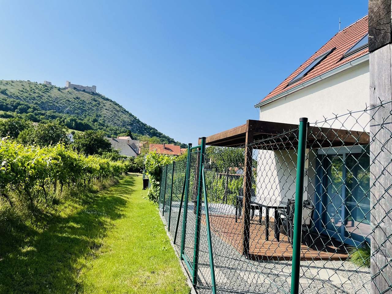 vila Henrieta - oplocená zahrada, pergola, gril, bazén