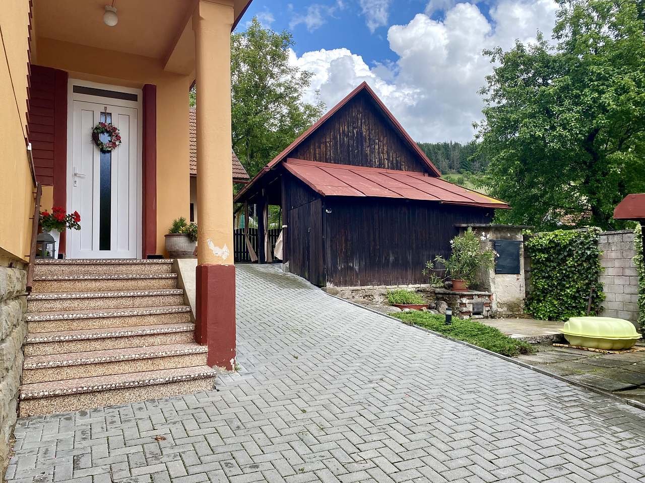 vstupní dveře