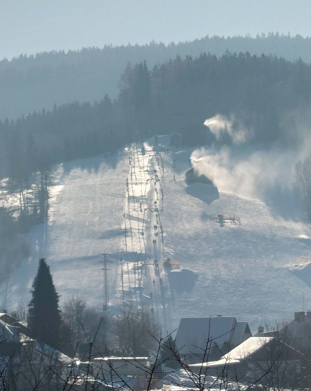 Výhled na skiareál Filip