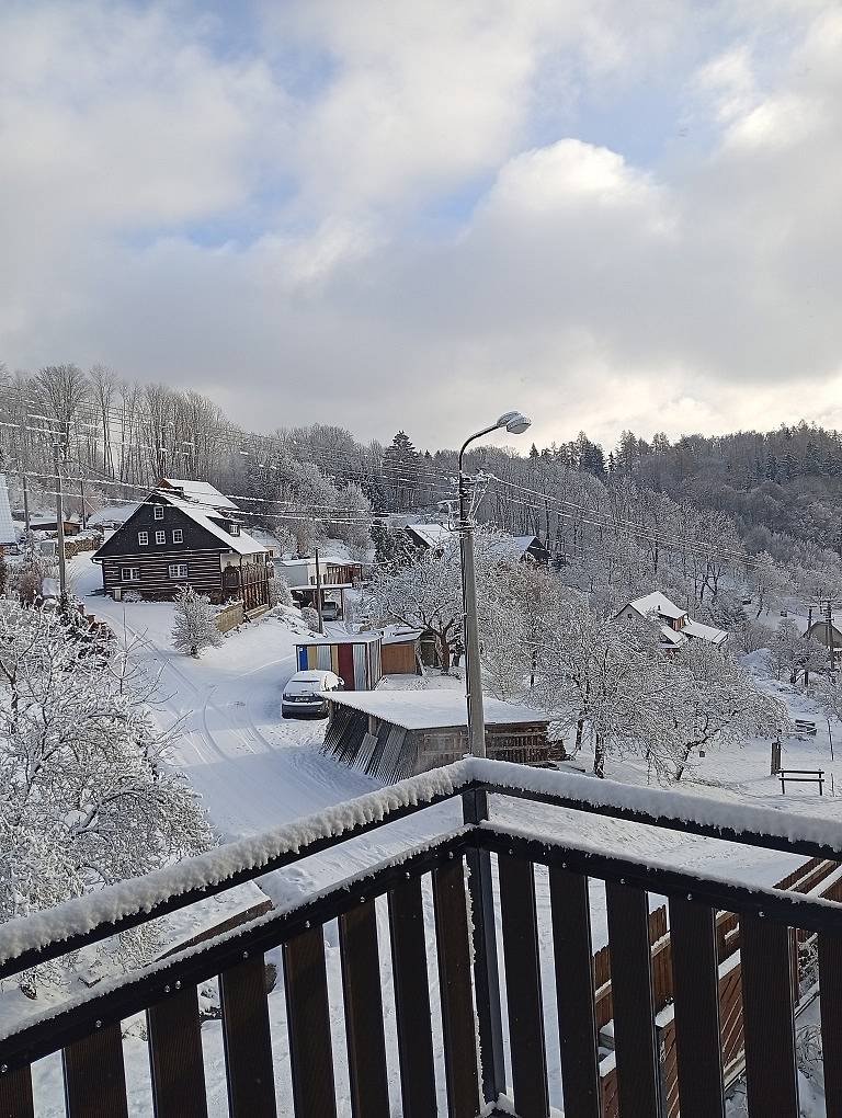 Výhled z balkónu chalupy