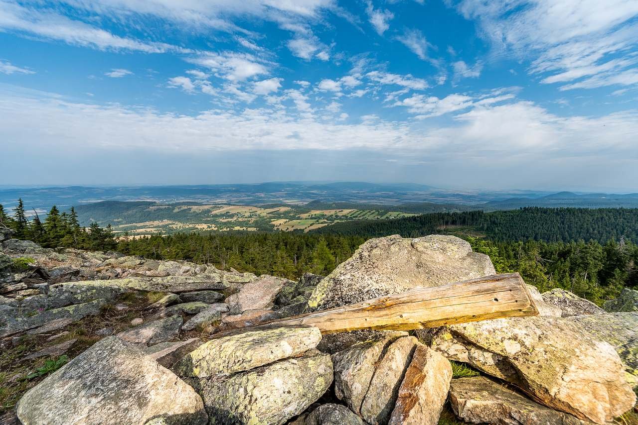Výhled ze Studeneckých skal nad Vlčkovicemi