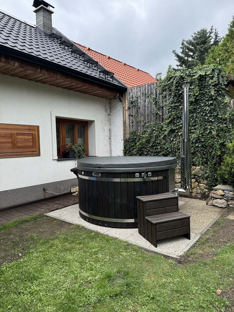 vyhřívaný sud s hydromasáží a jacuzzi