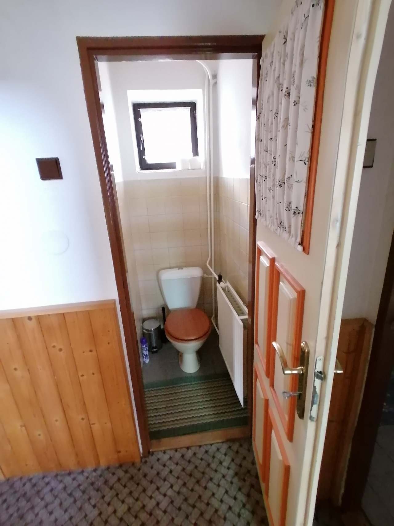 záchod v přízemí