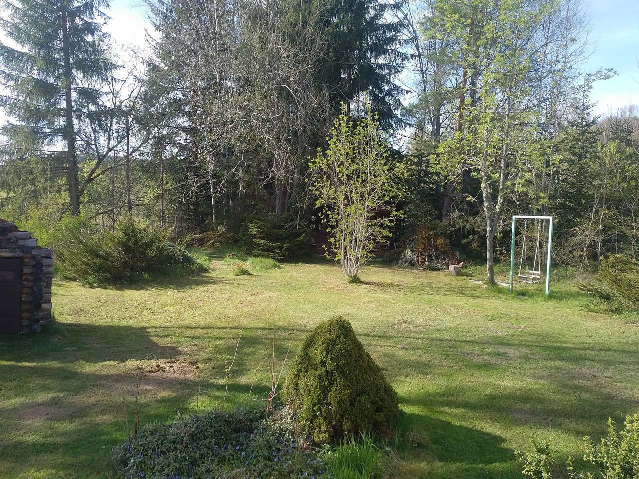 Zahrada, houpačka, ohniště