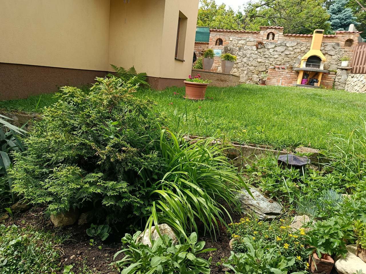 zahrada s krbem
