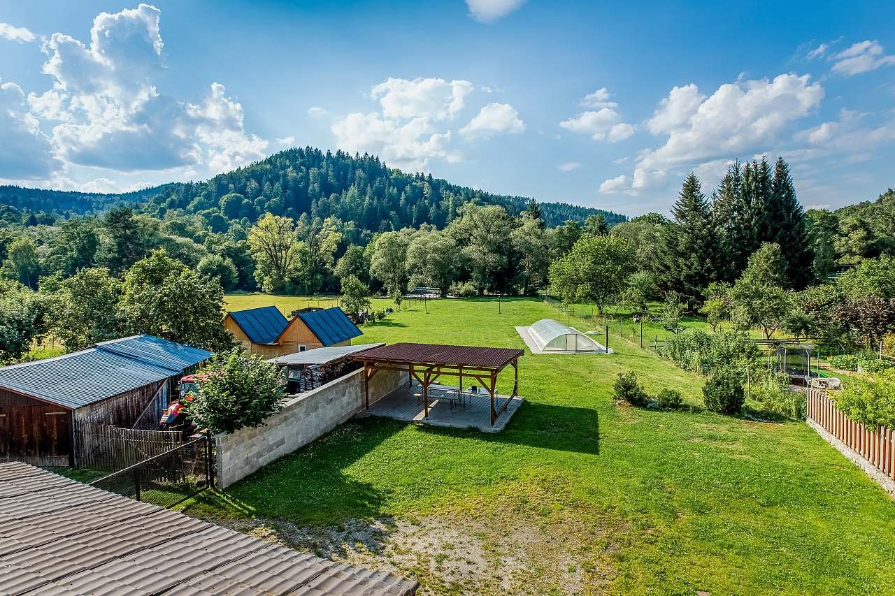 Zahrada s přístupem k řece Otavě